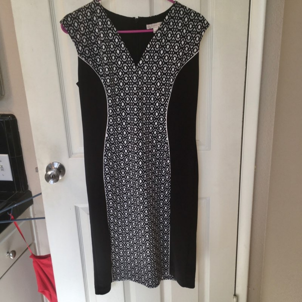 Black & White Pattern V-neck Dress